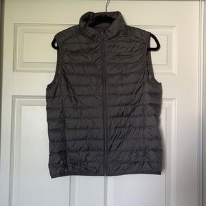Men’s Uniqlo ultra light down vest